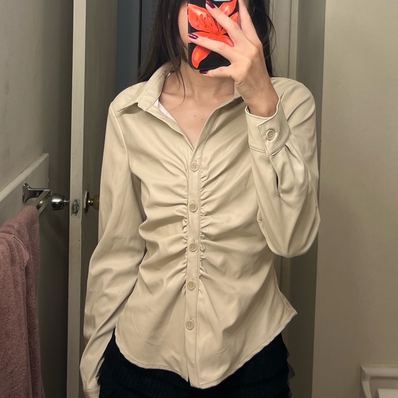 Medium Cream Ruched Button Up - Picture 2 of 5